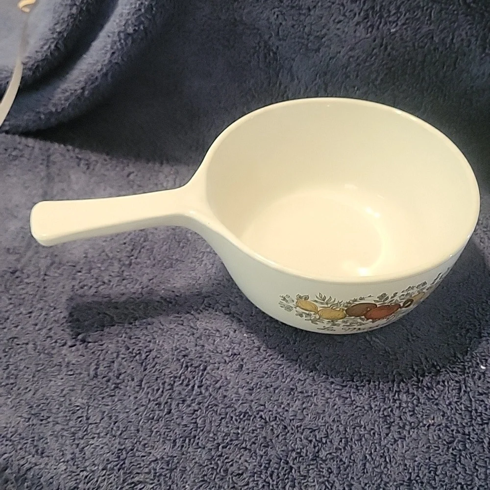 Corningware Spice of Life La Marjolaine small stove top pot. Scars but nice